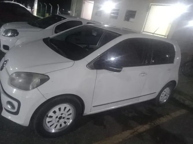 Volkswagen Up! Black/white/red I Motion 1.0 Flex 5P 2015