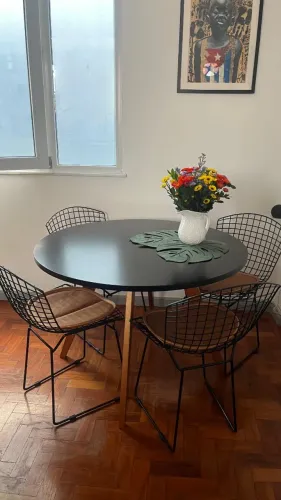 Mesa de jantar redonda tok&stok 1,10m (somente a mesa)