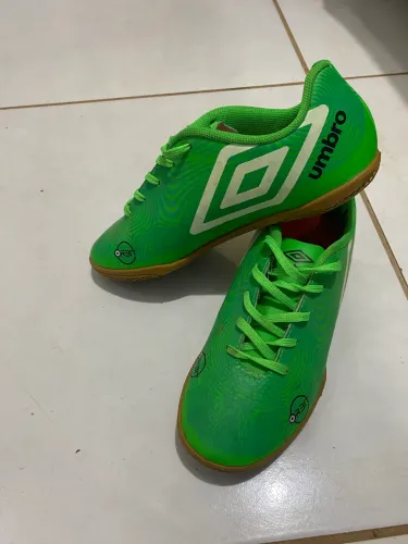 Chuteira de campo e de futsal (2 chuteira no preço de uma)