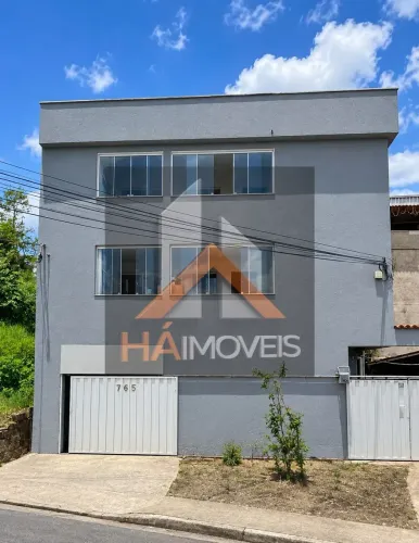 Excelente Casa com 3 Quartos e Armários na Cozinha no Bairro Casa Branca