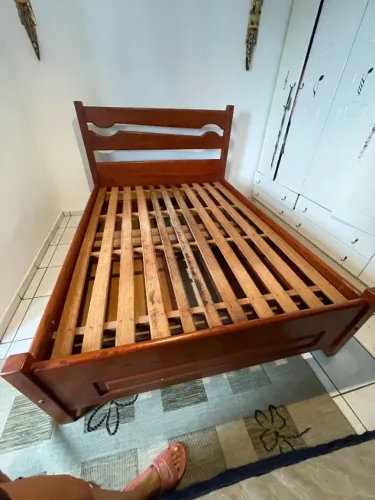 Cama de madeira