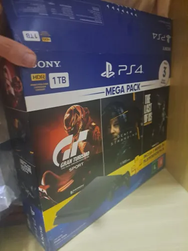 PS4 Slim 1TB MegaPack Gran Turismo + 2 jogos