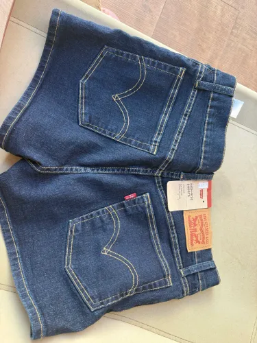 Shorts LEVI?S tamanho 38 com etiqueta