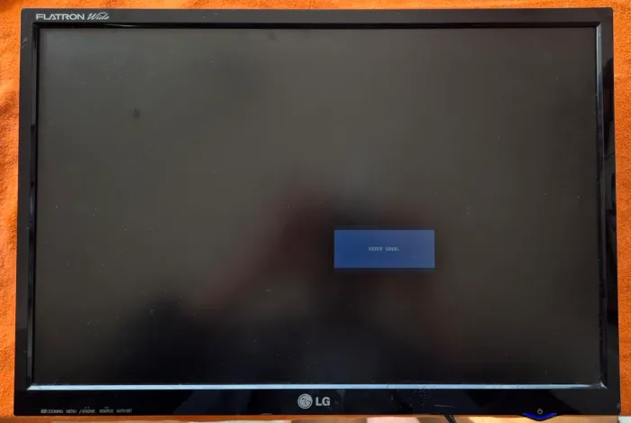 Monitor LCD LG 22 VGA HD antigo