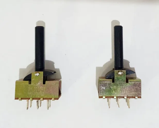PEÇAS E COMPONENTES RAROS PARA MANUTENÇÃO DE ATARI 2600 DACTAR DISMAC CHAVE SLOT CONECTOR