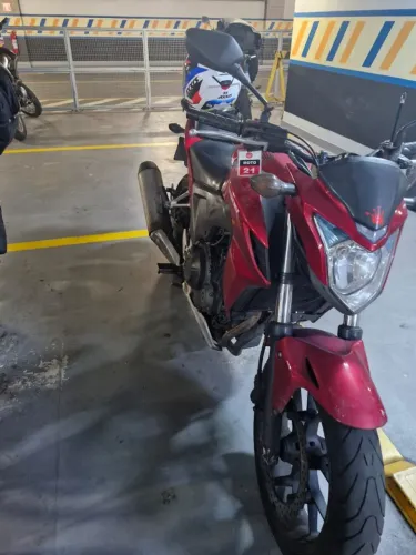 Vendo Honda CB 500F 2014/2014, cor vermelha, moto muito bonita e bem apresentada, ótima ta