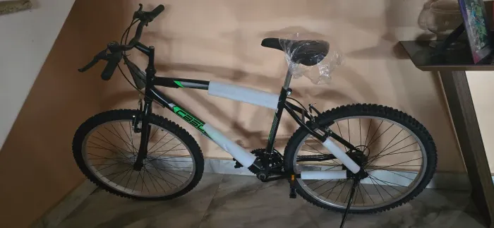 Bicicleta nova ainda na caixa