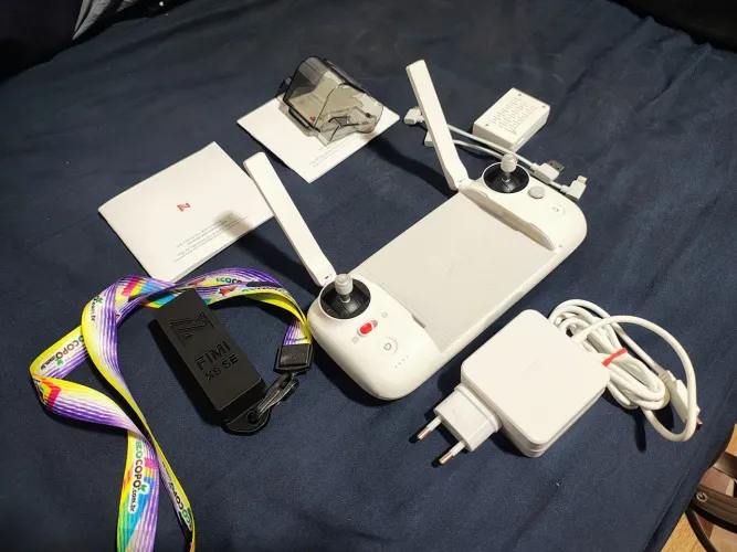 Rádio controle FIMI X8 Tele Max (2025) + bolsa e acessórios.