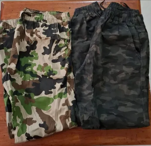 Calças camufladas 