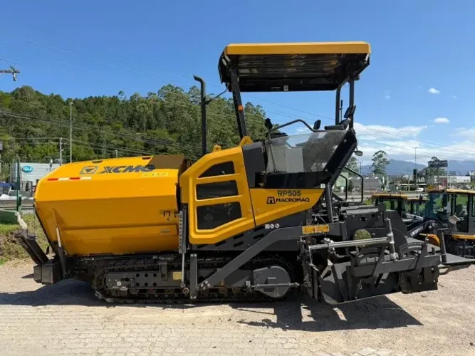 VIBROACABADORA XCMG RP 505