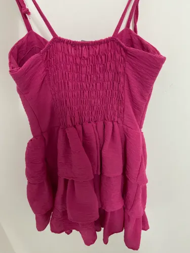 Vestido rosa com babados