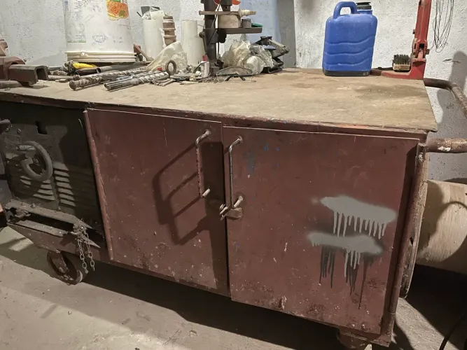 Caixa de ferramentas de ferro com rodas