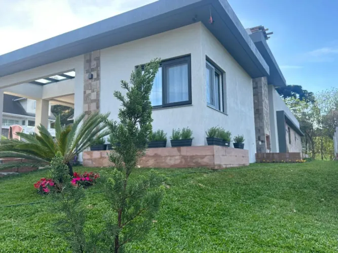 Casa 04 Dorm. - Bairro Vale das Colinas