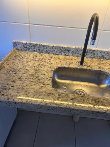 Pia de cozinha em pedra de mármore