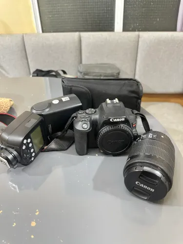 Canon EOS Rebel SL3 - Kit Completo | Excelente Estado