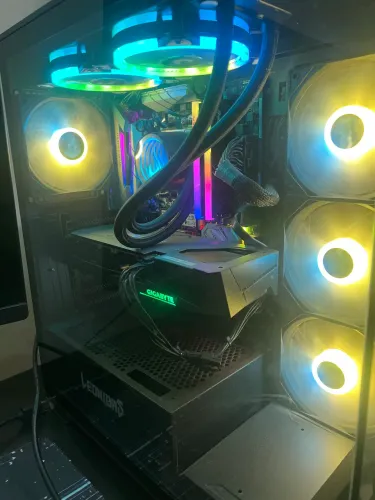 ? PC Gamer Ryzen 7 5700X + RX 7600 8GB + 32GB RAM + SSD 1TB ?