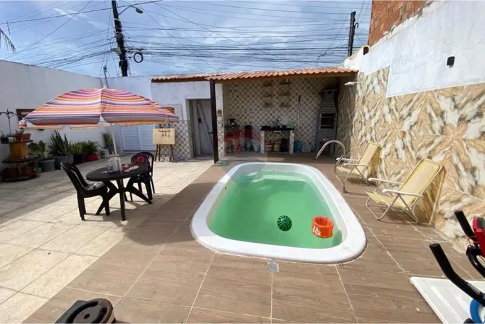Casa a venda no Benedito Bentes II com piscina próximo ao supermercado Preço Bom!