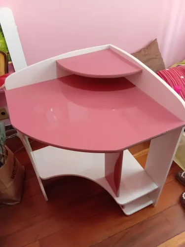 Vendo cama com escrivaninha.