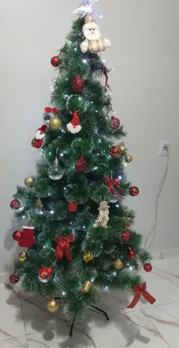 Árvore de Natal Grande Completa com Enfeites e Luzes - R$ 750