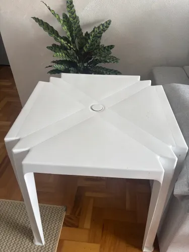 Mesa quadrada plástica branca 