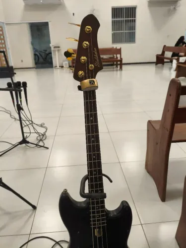 Baixo Studebaker Scotsman Short Scale Precision EMG Black Gold