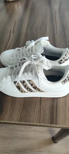 Tênis adidas