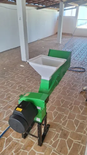 Maquina de cortar capim 
