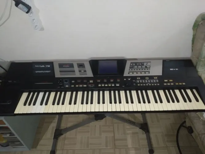 Teclado Roland VA76. Arranjador profissional.