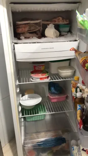 Geladeira, funciona perfeitamente tudo, 500 reais fechado