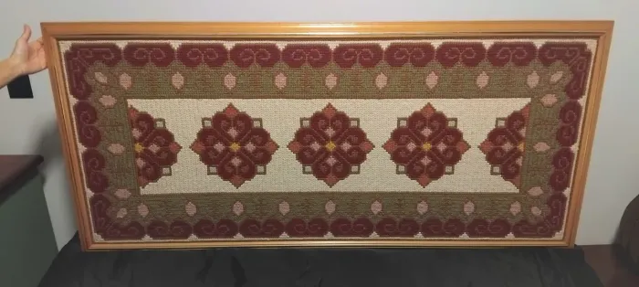 Quadro decorativo de arraiolo bordado à mão - 1,51 x 0,69 