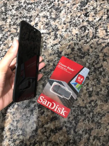 Vendo tela de Celular novinha e um Pen drive 64 GB