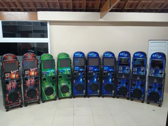 MÁQUINA DE KARAOKE/JUKEBOX 3 EM 1