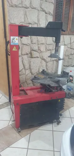 Máquina desmontar e montar pneus