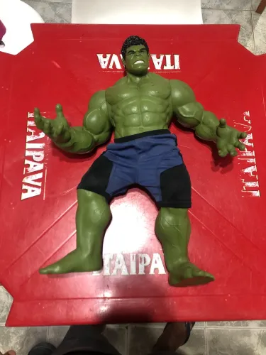Boneco do hulk grande