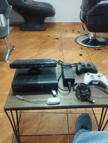 Xbox360original500reais tem todos coponentes