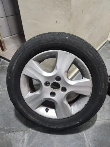 Roda original Honda fit aro 15 em ótimo estado