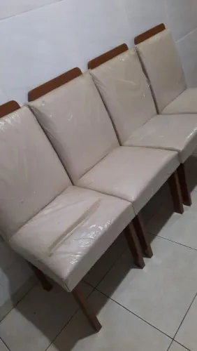4 Cadeiras Estofadas para Sala de Jantar - MDF e Courino Bege