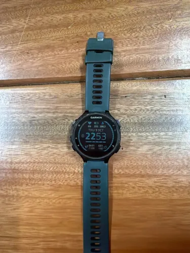 Relógio garmin 735xt Semi novo- Acompanha carregador e algumas pulseiras