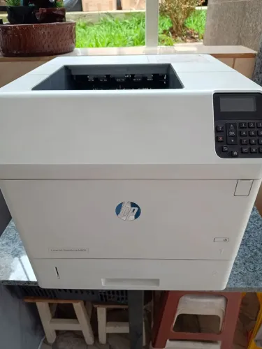 Vendo IMPRESSORA HP LASERJET Enterprise M605, precisa de revisão pois não está ligando.