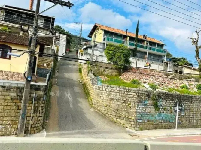 Terreno à Venda na Costeira do Pirajubaé, Florianópolis !!