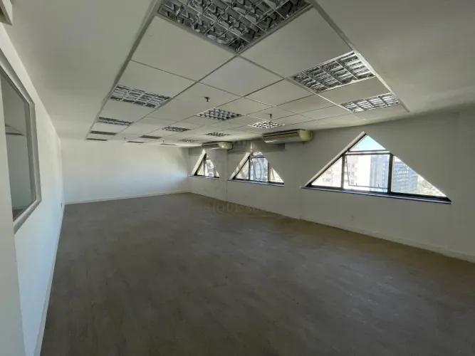 Sala Comercial 60 m² | Dividida com Recepção | Leblon Empresarial | Pronta para Uso, RJ po