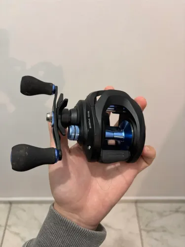 Carretilha Deyu Big Pira Rec. 7.2:1 Drag 15kg Esquerda
