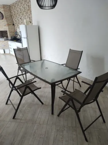 Mesa para para área externa, com cadeiras retrátil