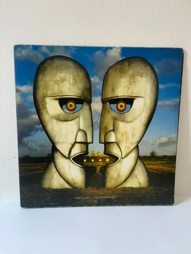 Vendo Disco de Vinil Lp Pink Floyd The Division Bell Vinil Azul Nacional em ótimo estado.