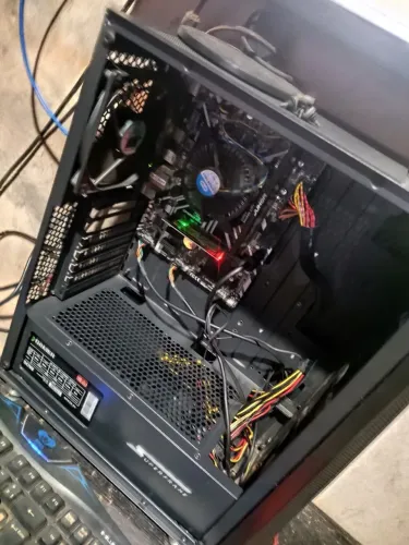 Vendo CPU core i3 de 8° geração com SSD M2 de 512 gigas ( Leia a descrição)