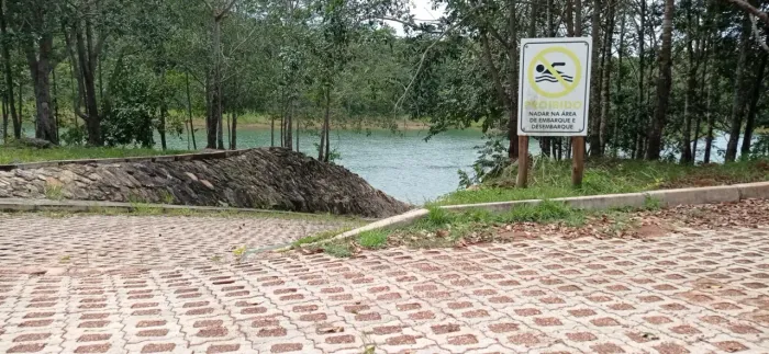 Corumbá 4 Rancho mobiliado 10 mil metros córrego lagoa tanque de peixe Recanto do Pescador