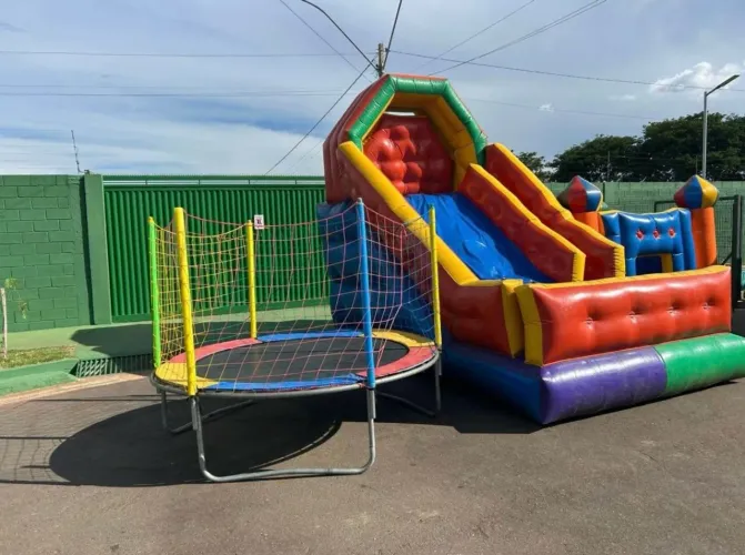 Pacote Completo de Brinquedos Infláveis por R$ 850! Diversão Garantida para Sua Festa!