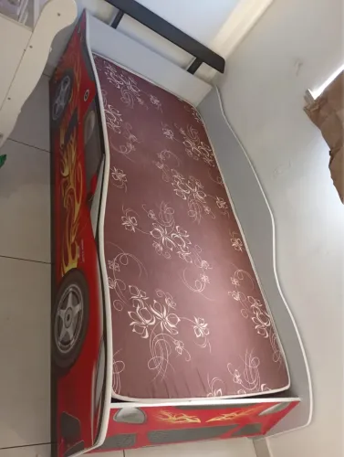 Cama infantil carro
