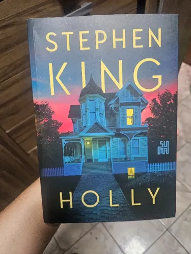 livro stephen king holly praticamente novo