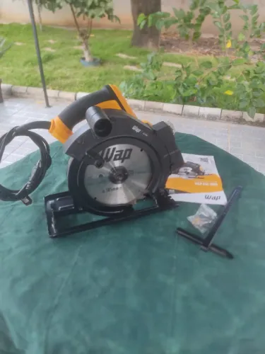 Serra Circular Elétrica WAP ESC 1500 com Guia Laser e 1500W de Potência